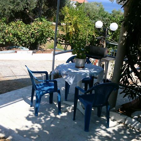 House Mantesos Appartement Koinira Kamer foto